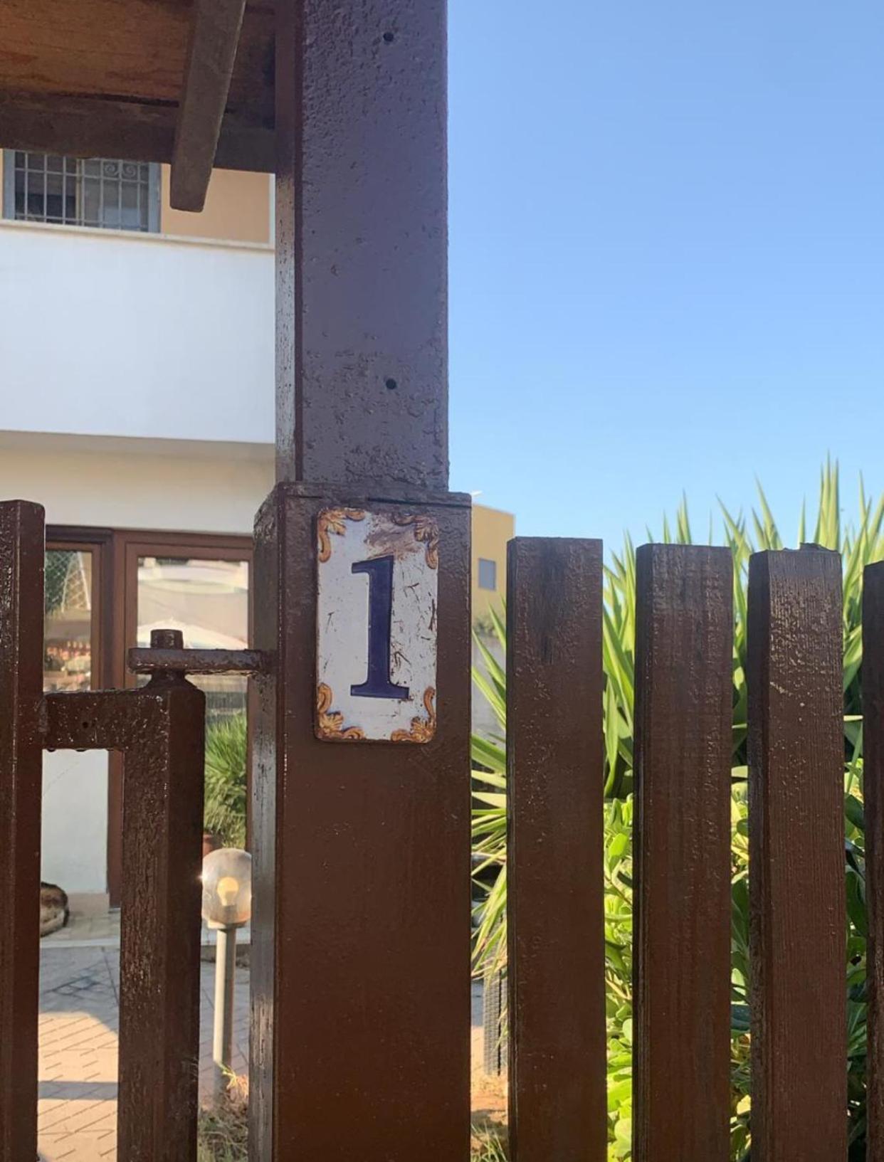 B&B Civitavecchia La Casetta Con Giardino Экстерьер фото
